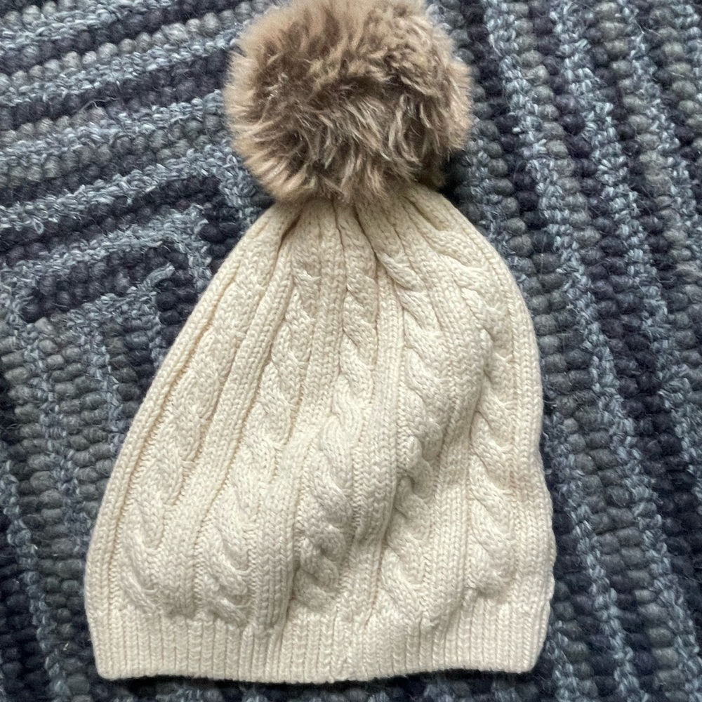 Hanna Andersson cable knit hat with pompom. Girl’s large.
